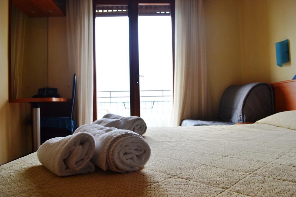 Hotel Smeraldo Brenzone sul Garda Exterior photo