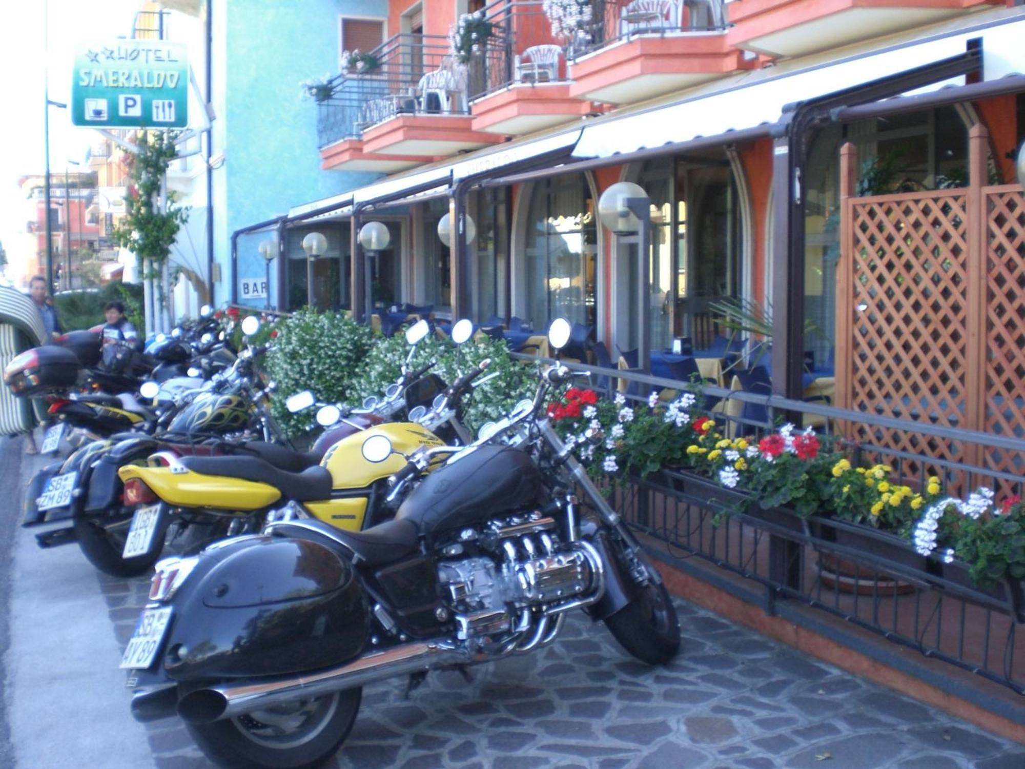 Hotel Smeraldo Brenzone sul Garda Exterior photo