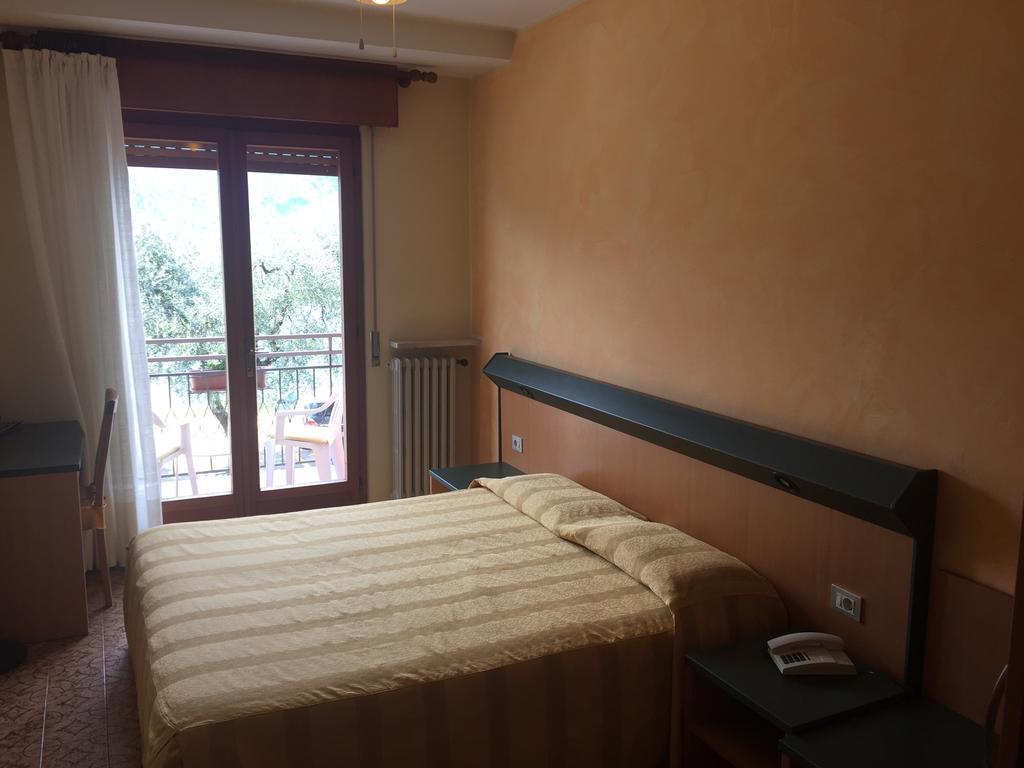 Hotel Smeraldo Brenzone sul Garda Exterior photo