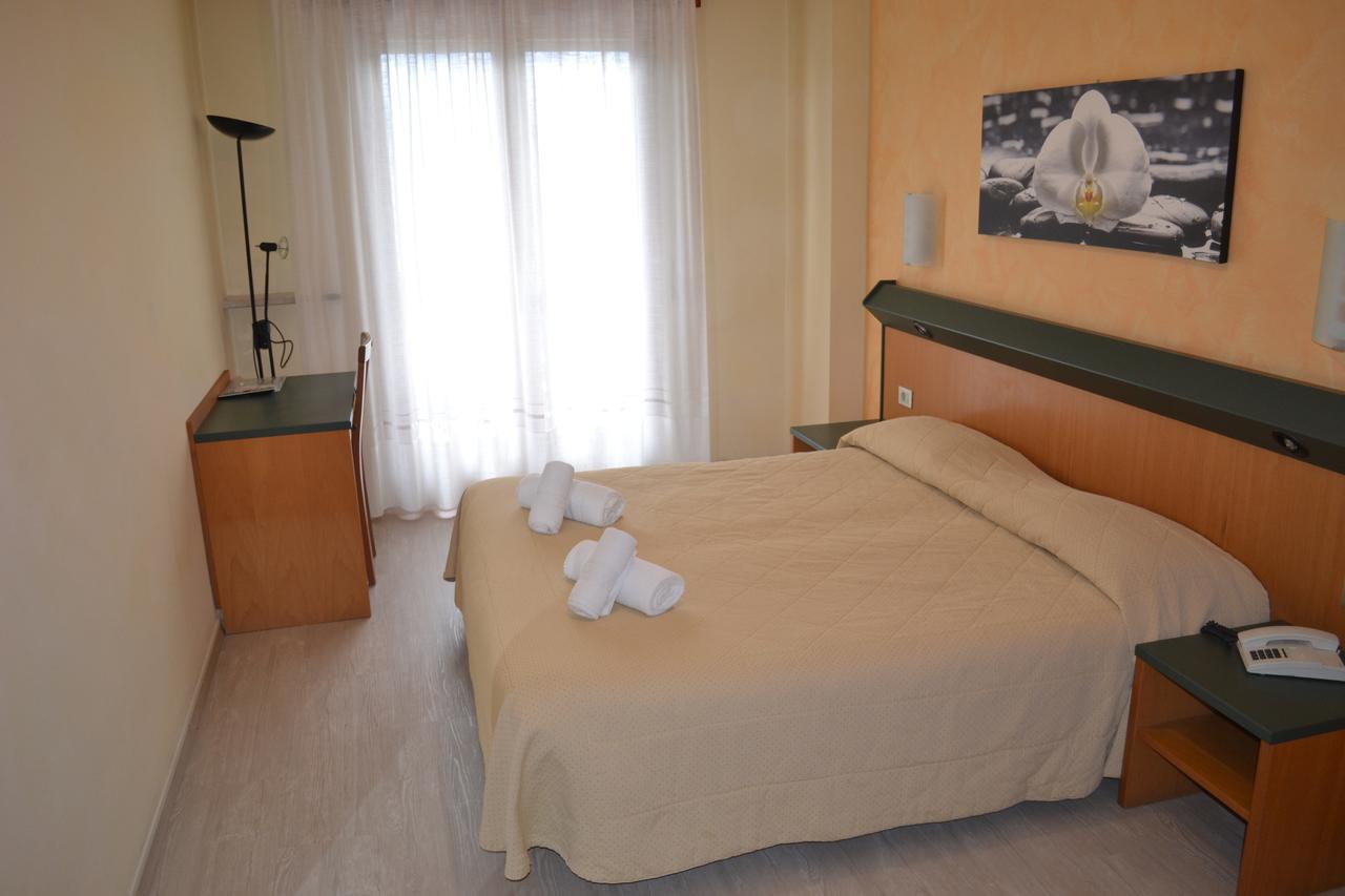 Hotel Smeraldo Brenzone sul Garda Exterior photo